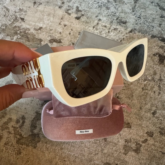 MIU MIU MU 09WS Runway in white - Picture 7 of 16